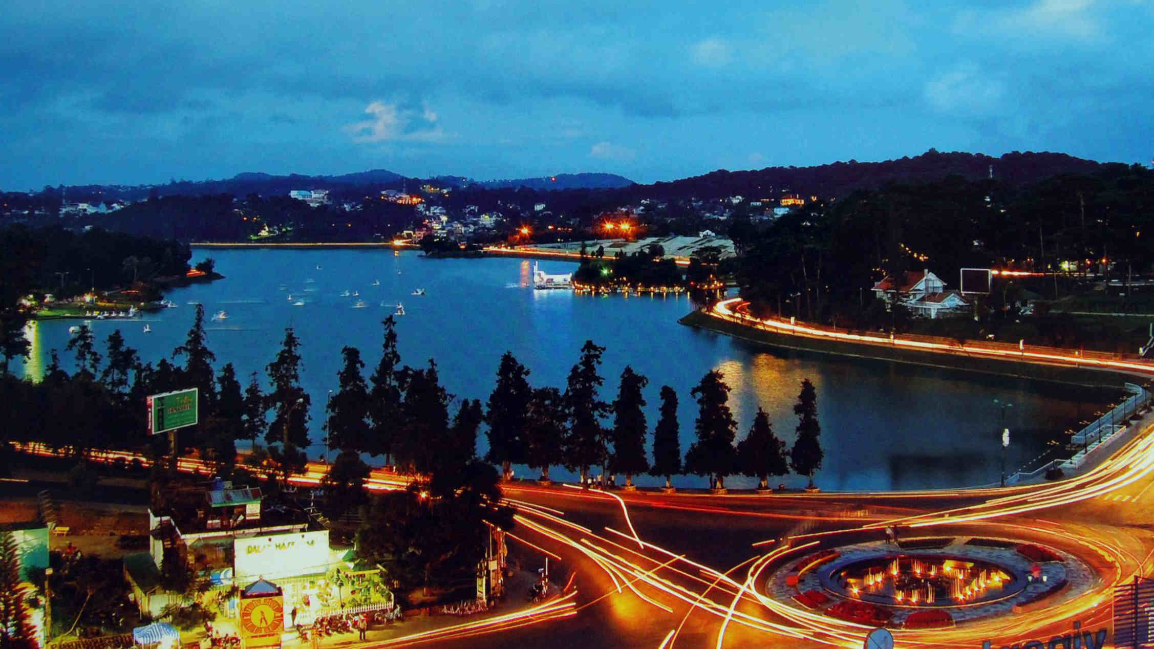  <font color='red'>越南</font>