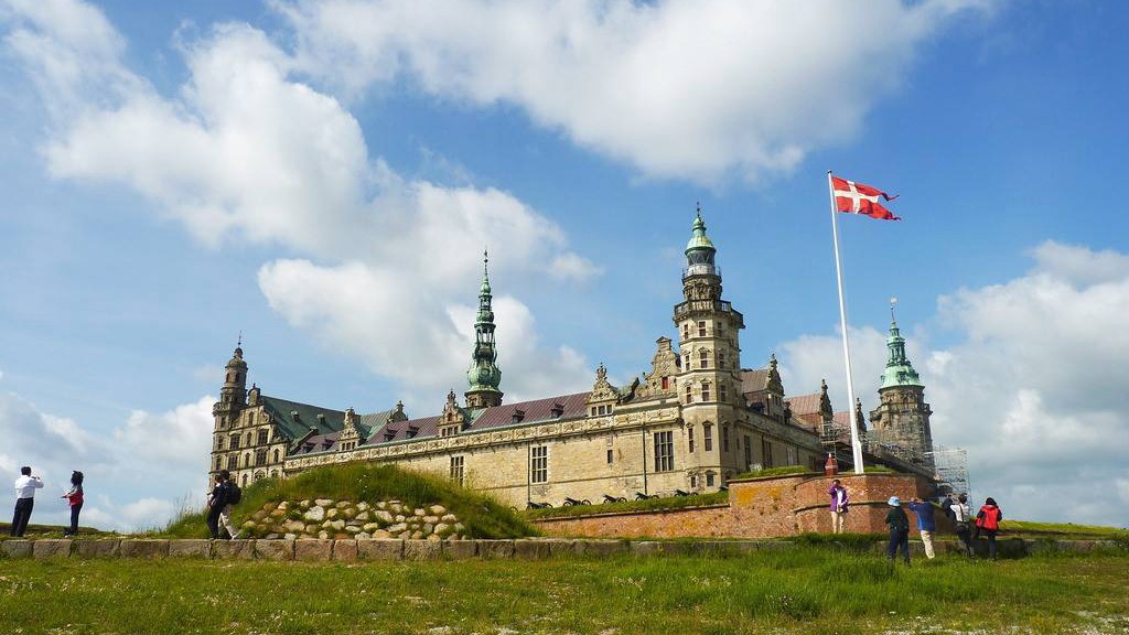 <font color='red'>丹麦</font>